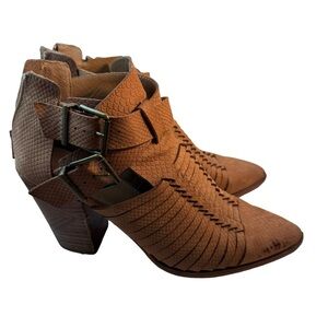 Gianni Bini Wrapped Up Leather Cut Out Booties Size 10